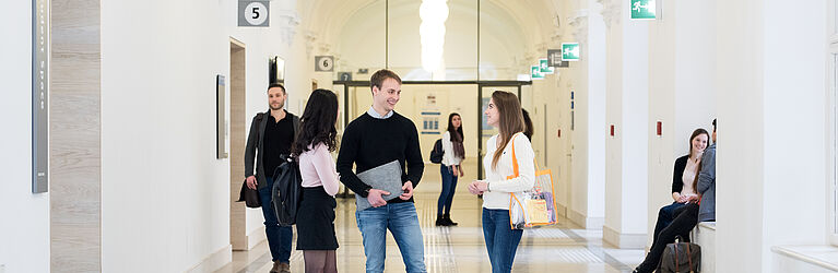 Copyright Barbara Mair. Picture of students in conversation